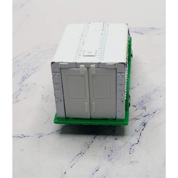 2000 Matchbox Medic M3 White Ambulance Diecast Emergency Vehicle - Picture 4 of 8